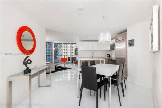 Brickellhouse 2BR 2B Amazing View and Furniture - 3