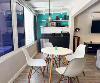 Cama King, A/C., Completo próx. do Barigui - 1