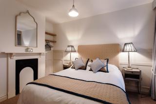Didis Cottage-Dog Friendly-Garden-Cowes-Sleeps 4 - 2