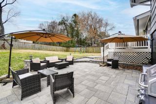 Group Getaway! Modern Silver Spring Home w/ Yard - 9