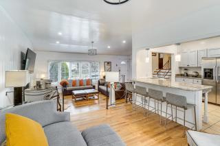 Group Getaway! Modern Silver Spring Home w/ Yard - 2