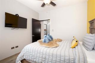 Contemporary In-Town Home with Pool Casa Llama - 3