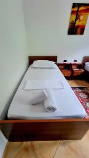 Gjoni's guesthouse - 8