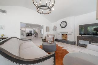Riverhills Luxury Escape | Pool, Firepit 13+ Beds - 2