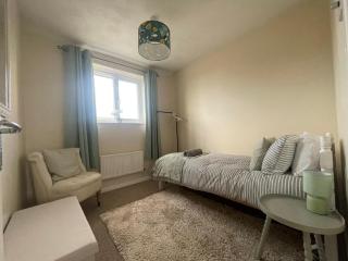 Meadow Close House Sleeps 5 Long Stays Free Wi-FI - 8
