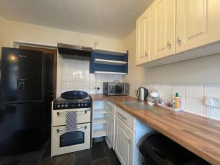 Meadow Close House Sleeps 5 Long Stays Free Wi-FI - 6