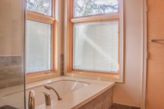 James-Fan Suites-Quiet Private Room with Ensuite - 5