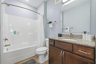 Modern Downtown Indy 2BR Free Parking Walk to Lucas Oil & March Madness - 3