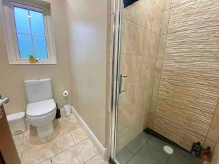 4 Bedroom Forest View House & Hot Tub sleeps - 1