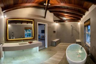 Cinnamon Room Four-Poster Bed, Freestanding Bath, Walk-In Shower & Infinity Pool - Cap Malheureux - 6