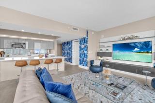 Skyline Penthouse Private Balcony & Ocean Views - 2