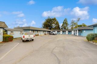 Lamplighter Inn - 115 Turtle Bay - 1