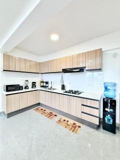 Spacious and serene environment with full kitchen - 6