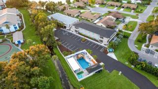 Sleeps 6 - Pool w Slide - Putt Putt - Min to IMG - 6
