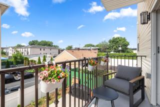 Luxury 4BR Home Near Manhattan Sleeps 12 - 6