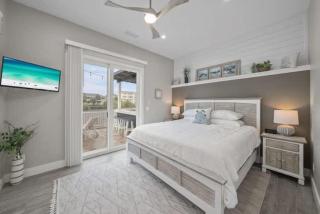 Stunning custom coastal hideaway with private pool - 6