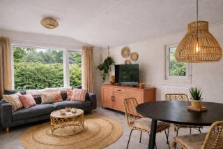 StayatSas Sam, middenin het bos, kindvriendelijk, stijlvol ingericht, parkeren naast het huisje,veel privacy, ruime tuin - 9