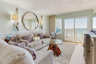 Updated beachfront condo with beach setup & quick drive to entertainment - 9
