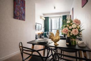 oompH Warsaw Central Luxurious Air-Conditioned Apartment with Balcony - 2