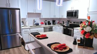 Designer King - Near JAX Airport & Stadium District - 2