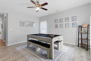 4BR Sleeps 12 with Game Room Minutes from Beach - 8