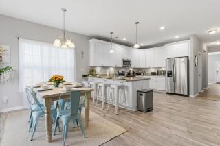 4BR Sleeps 12 with Game Room Minutes from Beach - 0