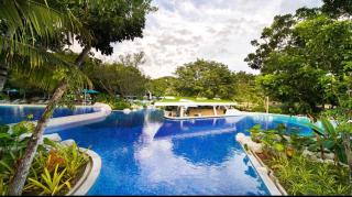 Azure Haven Condo Pool Beach Netflix Fast WiFi - 4