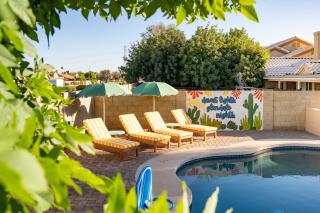 Glendale Getaway - Pool Court Theater Game Room - 8