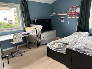 Spacious detached house with garden perfect for WED & holiday - 8