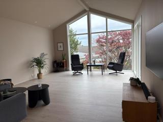 Spacious detached house with garden perfect for WED & holiday - 7