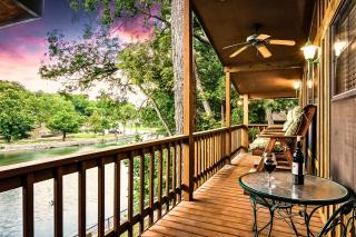 Vintage Riverfront Retreat Sunset Views - 0