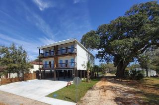 Four Palms Unit A, 500ft to Beach, Walk 2 Casinos! - 0