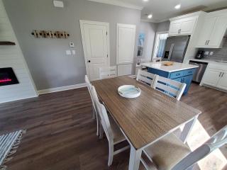 Four Palms Unit B, 500ft to Beach, Walk 2 Casinos! - 4