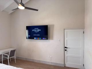 La Porta Della Casa - Sunset Pool Deck with 2 King Bedrooms - 4