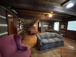 Strawberry Inn at Heritage Farm - 9