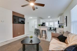 Less Than 1 Mi to Historic McKinney Modern Duplex with Yard - 7
