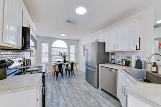 Walk to McKinney Square! Couples Retreat with Yard - 9
