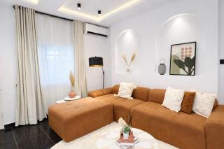 Lagos Luxury Living - Fully Serviced 3 Bedroom Apartment with PS5 - 9