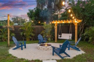 Family & Pet Oasis,King Bed, Crib & Fire Pit - 0