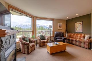 Top Floor - Incredible Mountain Views - 3 Beds - 0