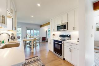 Lakeshore Retreat - Gilford - 1