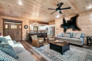 Grand Mountain Cabin Near Great Smoky Mountains National Park - 0