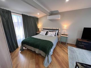 'Gums and Roses' studio - 6