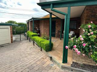 'Gums and Roses' studio - 7