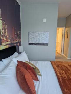 Designer King - Near JAX Airport & Stadium District - 8