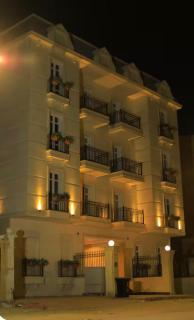 Modern 2BR in Top Area in Sheikh Zayed - 0