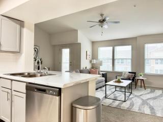 Landing Beautiful 1BD Gym Clubhouse - 4