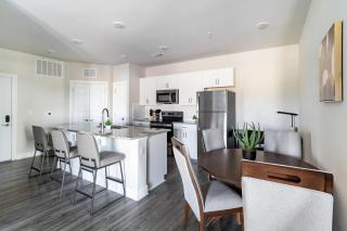 Landing Chic 2BD Gym Clubhouse - 4