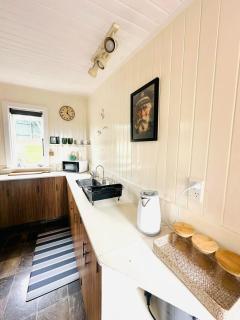 Reed Street Retreat! - 5