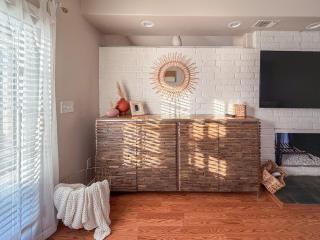 Mid Century Boho Casita - 3BR 2BA - Spacious yard - 9
